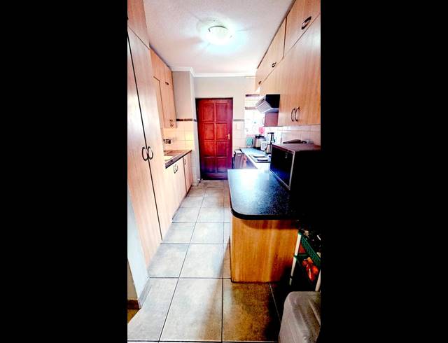 4 BEDROOM APARTMENT FOR SALE IN CASTLEVIEW